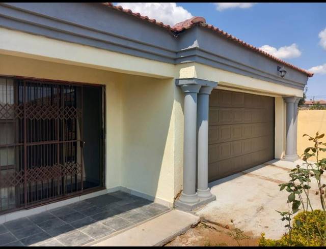 3 BEDROOM HOUSE FOR SALE IN MANKWENG